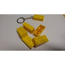 Lego blokje als sleutelhanger GEEL graveren met naam en ingekleurd 