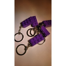 Lego blokje als sleutelhanger Dark Purple graveren met naam en ingekleurd 
